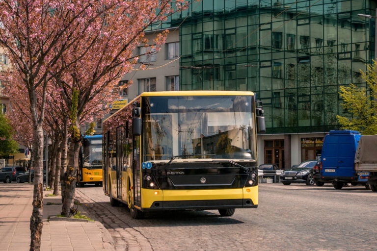 Як повідомили в АТП-1, в середньому у літній місяць автобуси підприємства перевозять 2 млн. пасажирів