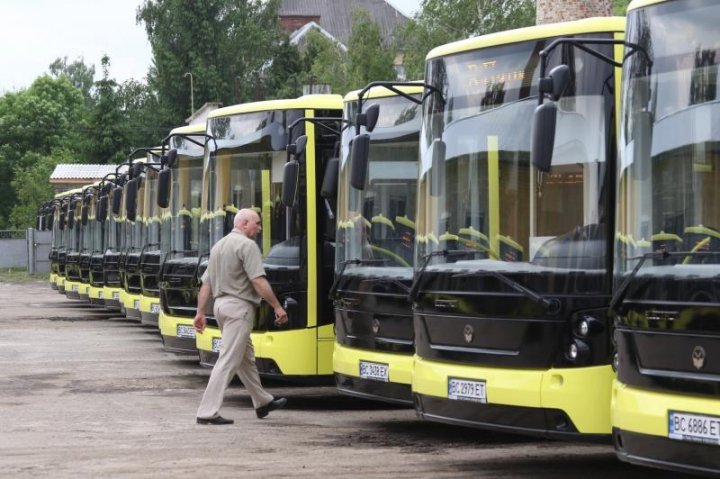Водіям комунальних автобусів у Львові підвищили зарплату