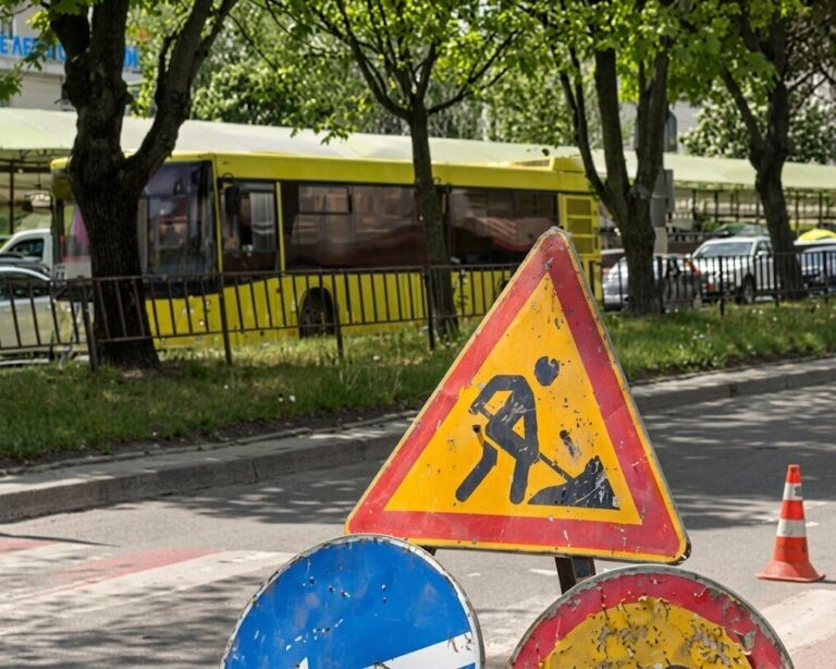 Ремонт дорожнього покриття на вул. Широкій: можливі тимчасові відхилення у графіках автобусів №18 та №20