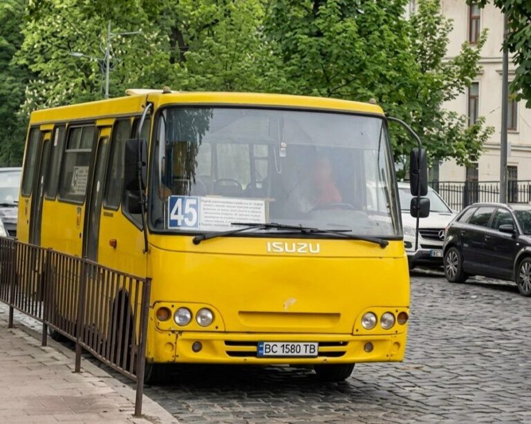 Зміни в русі автобуса №45: розпочинається ремонт на вул. Винниченка