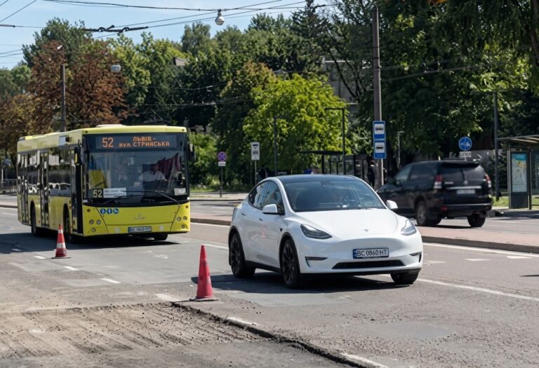 Тимчасові затримки в русі автобусів №52 через ремонт дороги на вулиці Городоцькій