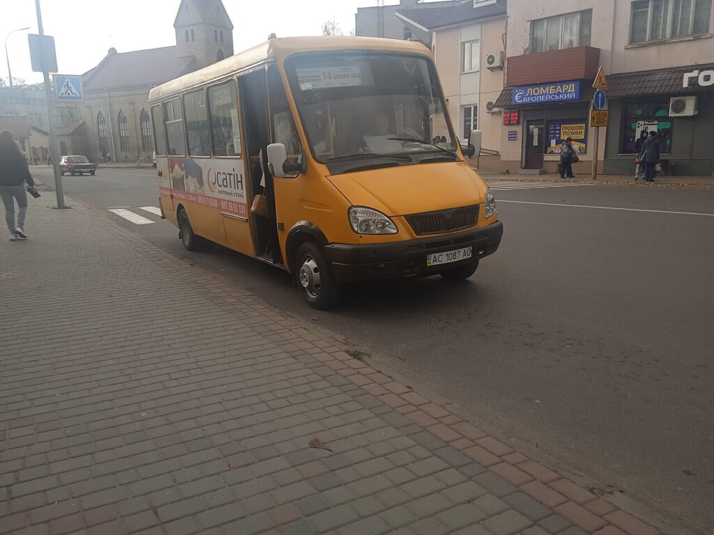 БАЗ-2215