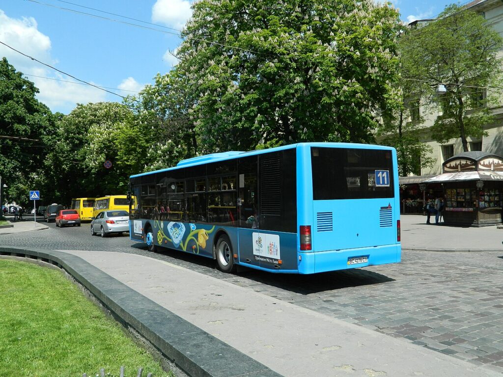 ЛАЗ A183D1