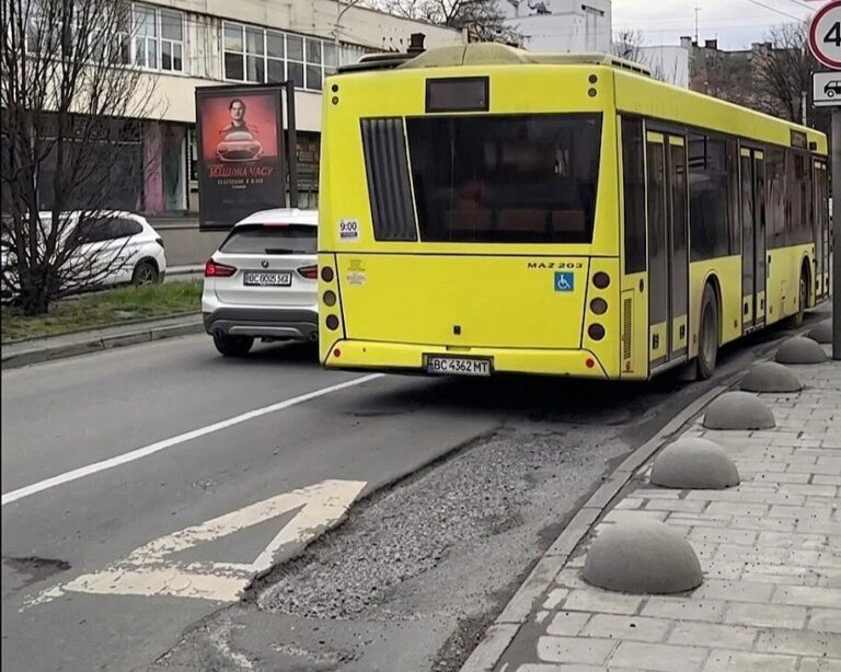 3 та 4 квітня можливі затримки в русі автобусів через ремонт на проспекті Чорновола