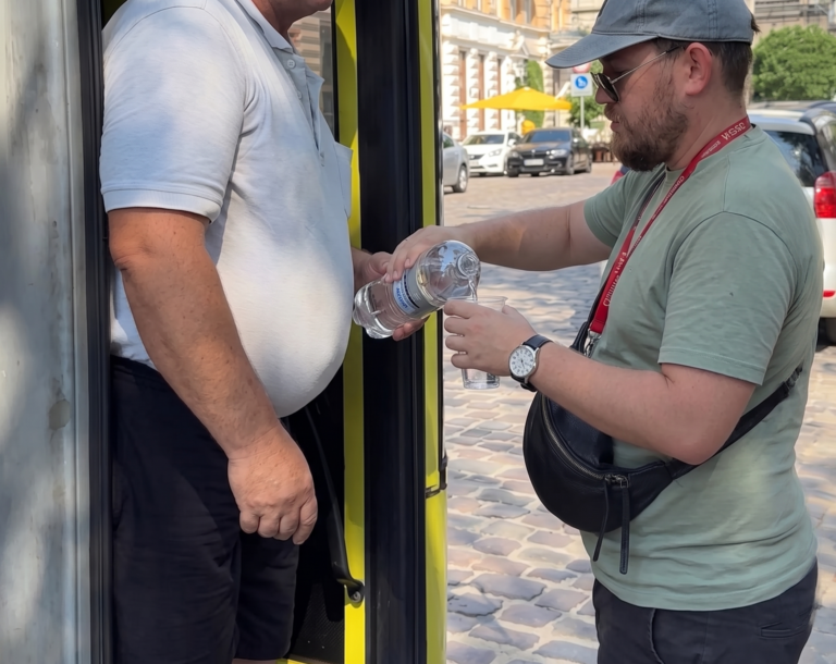 Втамувати спрагу на маршруті: як ЛК АТП №1 підтримує водіїв у спеку