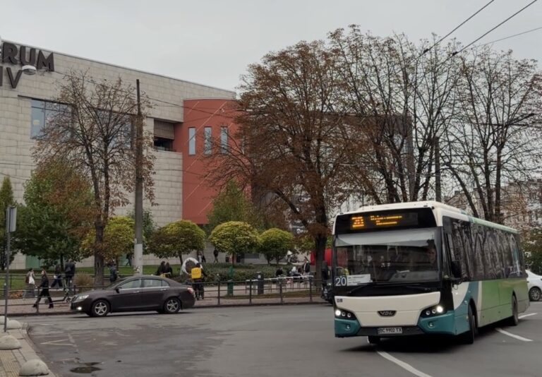 Тимчасові зміни в русі автобуса №20 через дорожні роботи біля ТРЦ Forum Lviv